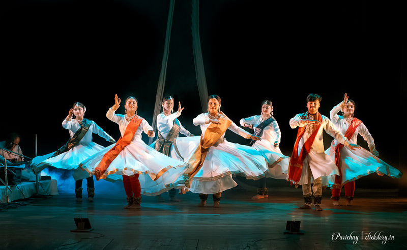 kathak dancers horizontal