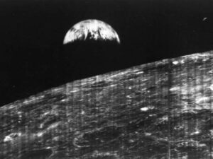 first photo of earth from moon