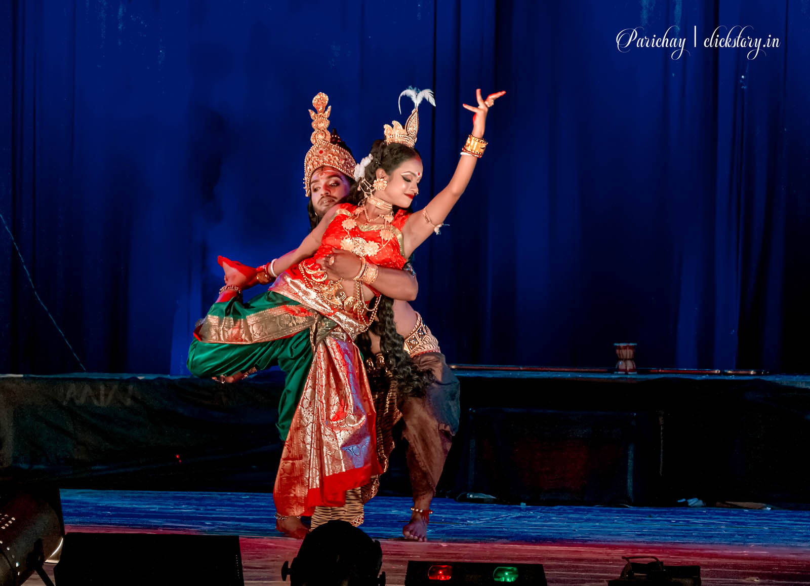 Latest Krishna Wallpaper and Krishna pictures: Radha-Krishna dancing photo