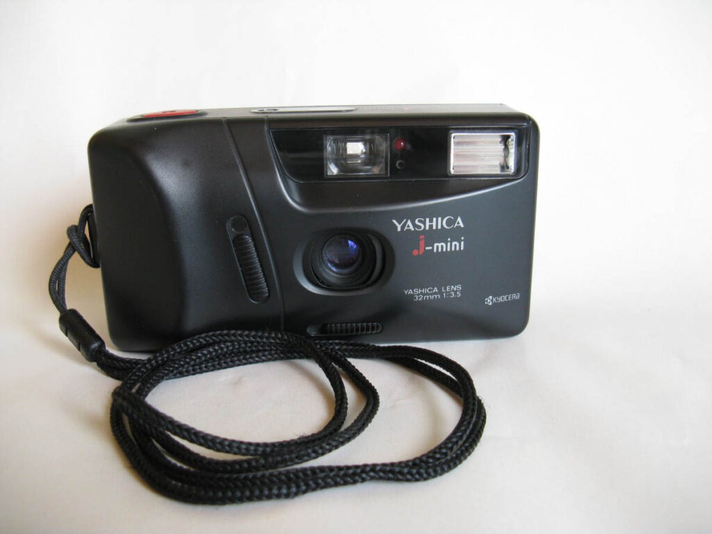 point-and-shoot-camera-with-flash