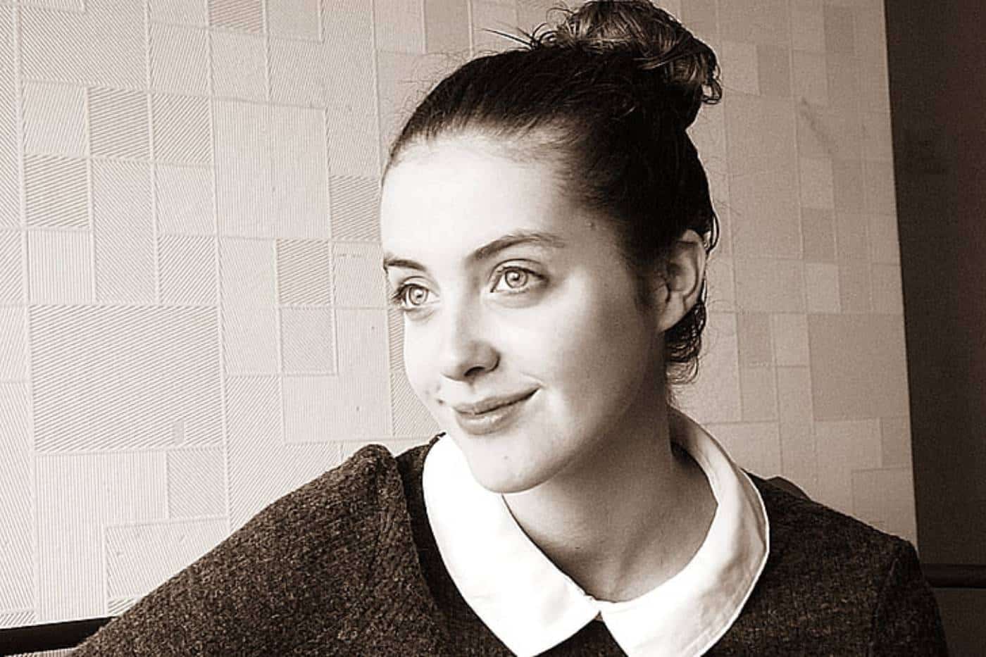 soft-smile-portrait-posing