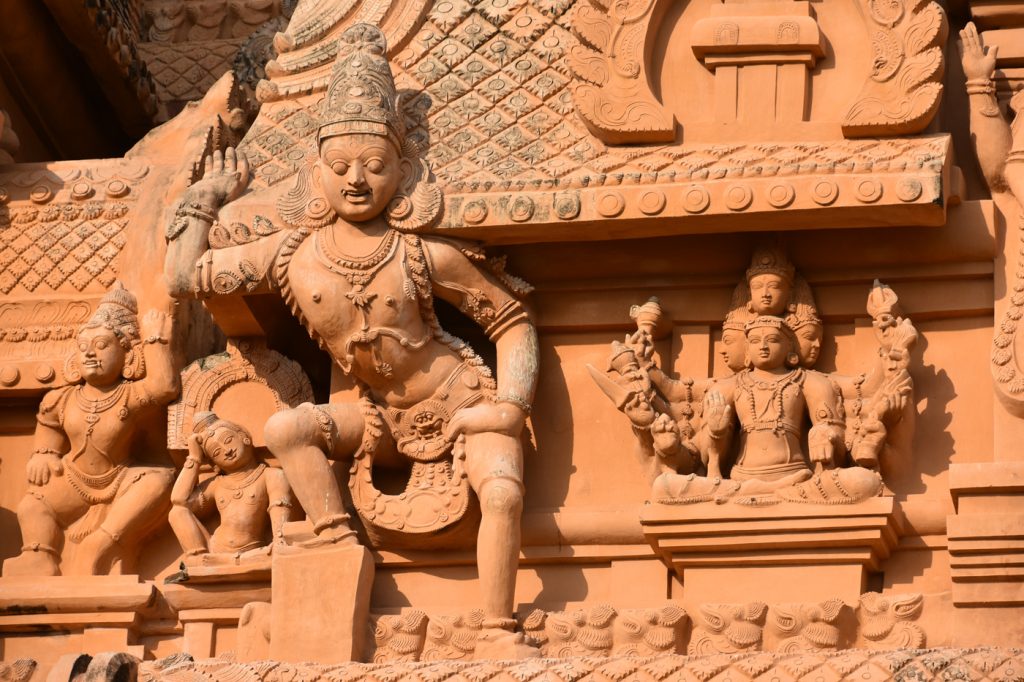 1010_CE_Brihadishwara_Temple,_Panchamukha_Hindu_god_Shiva,_built_by_Rajaraja_I,_Thanjavur_Tamil_Nadu_India