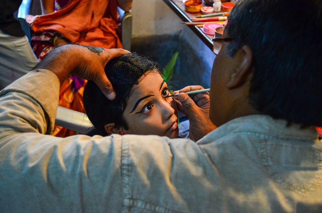 applying makeup to child in context of visual interpretation in photography
