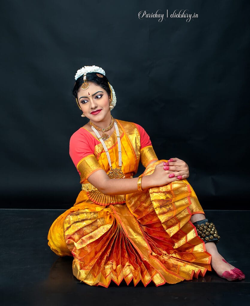 bharatanatyam dancer in studio in connection with portrait camera settings 